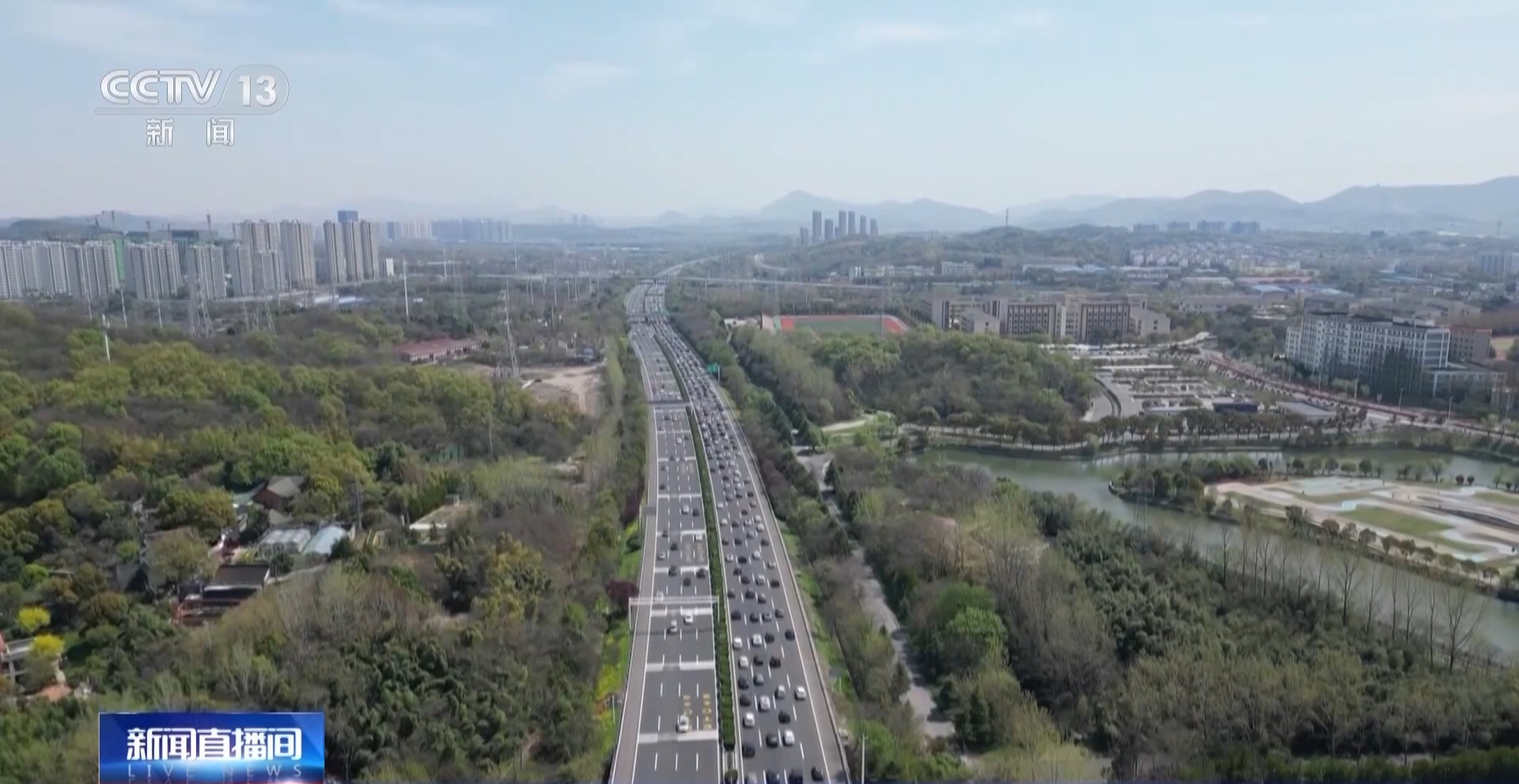 清明假期高速车流量猛增,短途出行充电更方便