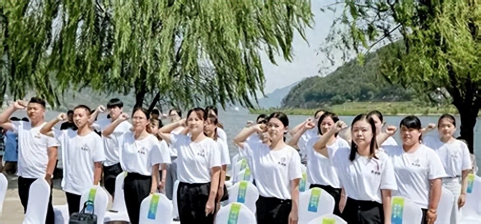 2025年底返乡潮提前，大批打工人返乡，农村人气旺起来了