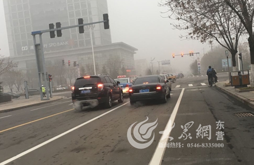 东营实行机动车单双号限行首日 单号车违规上路行驶