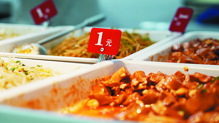 大学食堂1元爱心菜,贫困生吃得起