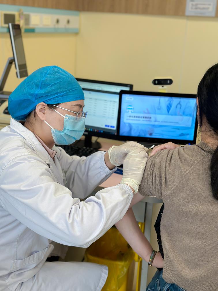 流感季来临多地进入高发期,如何应对流感与学校聚集性疫情?