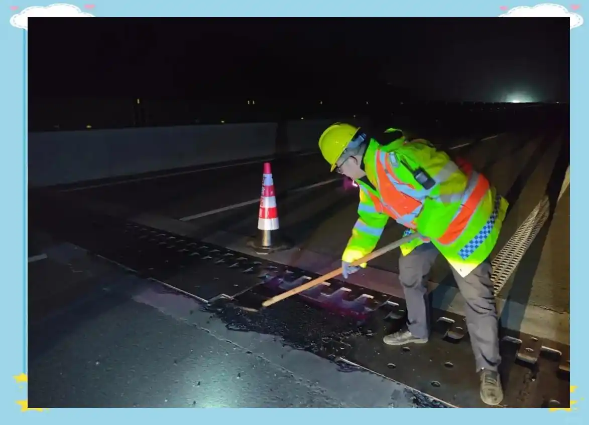 高速养护人昼夜坚守,保障道路畅通,守护你的出行安全