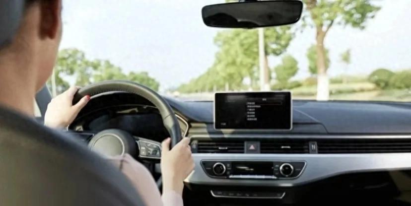 现代交通管理变革：违章摄像头如何保障道路安全与畅通？