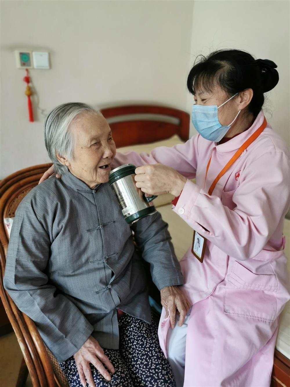 详细阅读:上海养老机构封闭管理,疫情下老人照料与物资保障情况如何? 上海养老机构封闭管理,疫情下老人照料与物资保障情况如何?