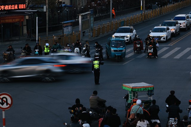 交警合法拦车情况有哪些?非法定情形不得随意拦停车辆