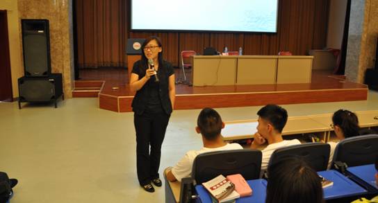 大学新生入学教育讲座:郑葳教授支招适应大学生活