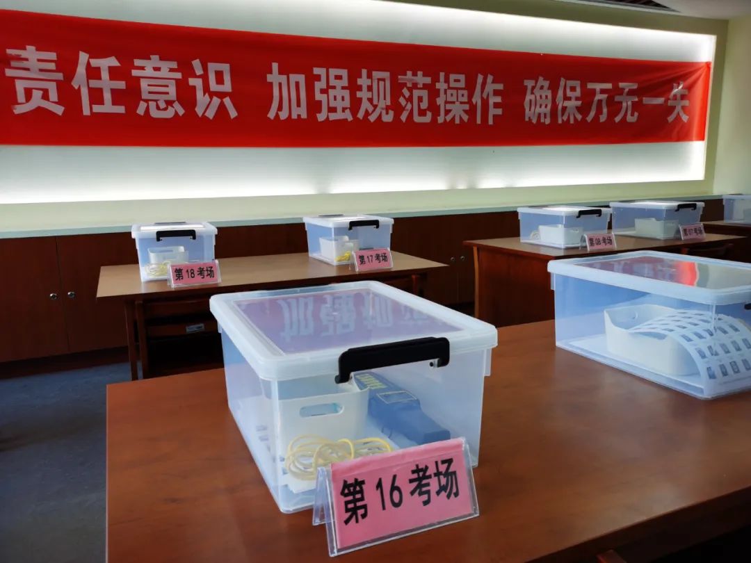 2021 年高考考场啥样?进考场几步走?记者带你提前看