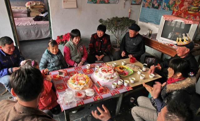 1995年农村娃考上大学凑学费,向大姨借钱却遭遇人情冷暖