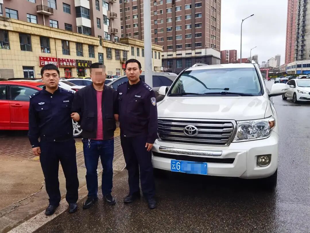 内蒙古高速交警破获跨省盗车案,追回被盗车辆获锦旗