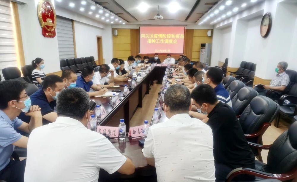 区长强调:疫情防控不松懈,扎实推进疫苗接种工作