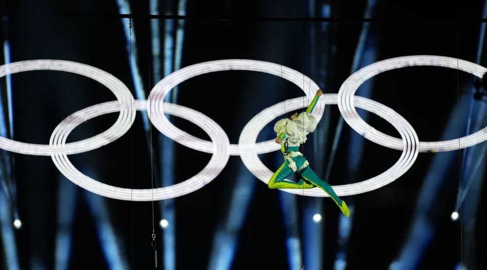 米兰冬奥会闭幕式精彩瞬间:志愿者致谢与各代表团入场等