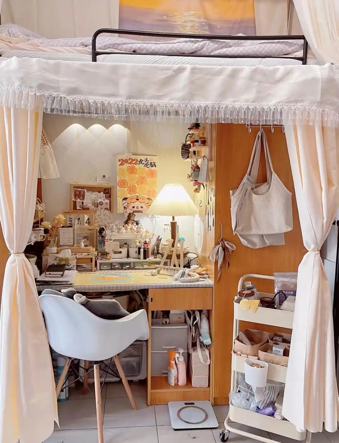 大学宿舍环境影响生活舒适度,新生装饰宿舍增添乐趣