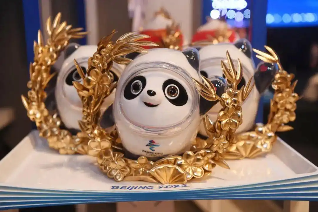 2022 冬奥会颁奖元素发布,含获奖运动员定制吉祥物纪念品等