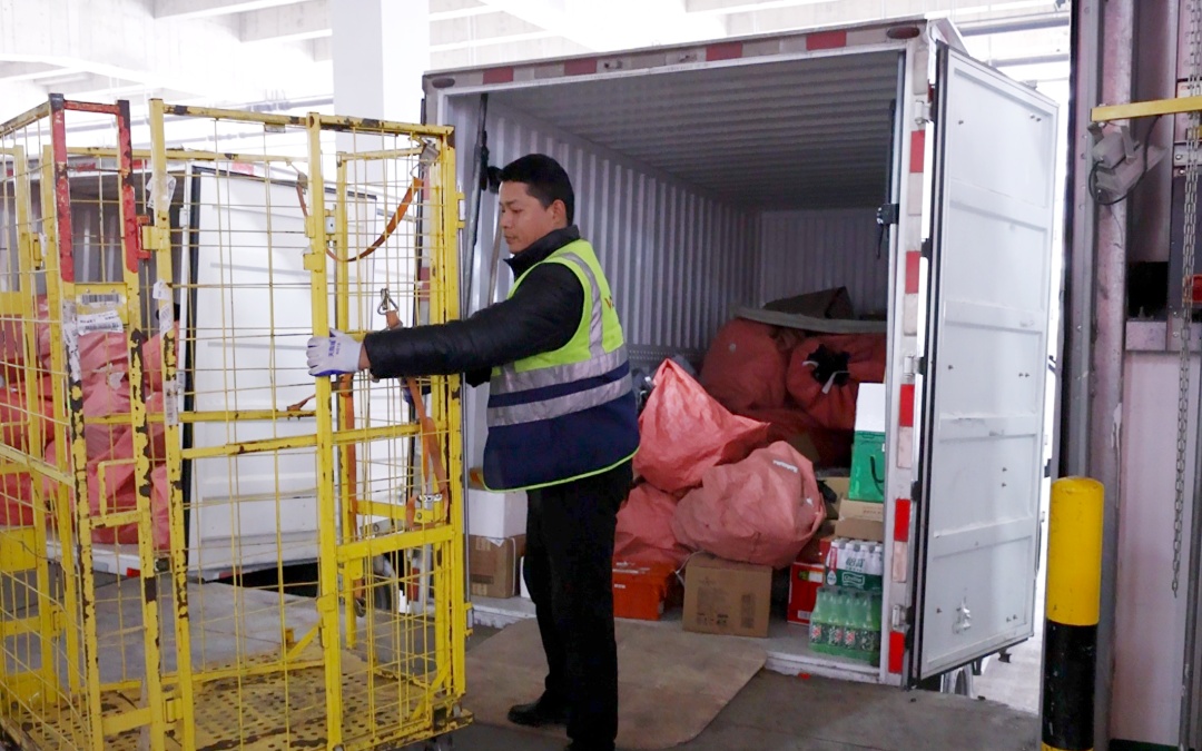 过年快递不停运!京东春节照常收货,酒水年货小时达