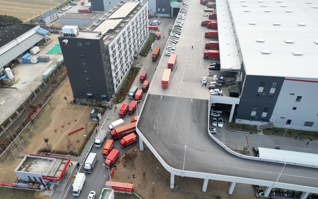 过年快递不停运!京东春节照常收货,酒水年货小时达