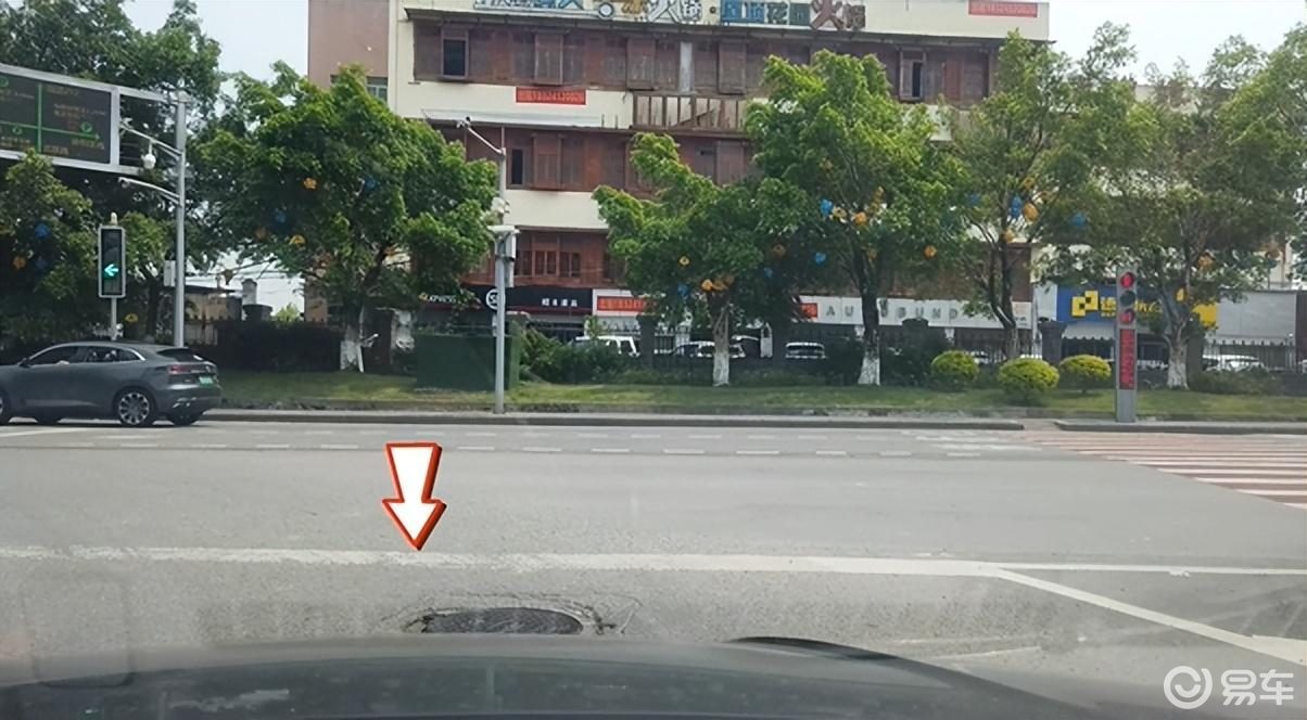 路口、分道口、弯道:违章高发地段,开车经过要警惕