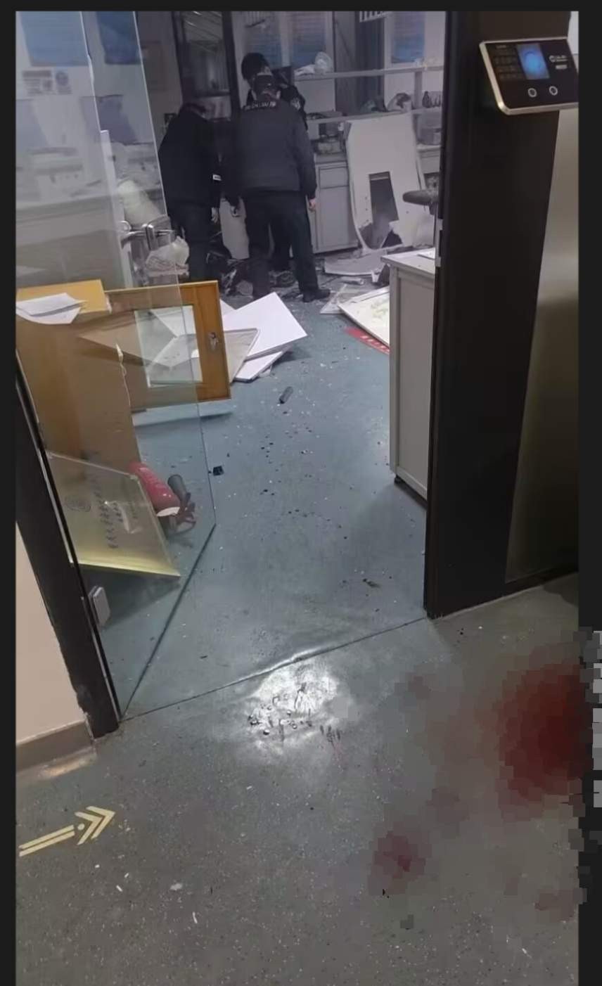 大学实验室深夜爆炸 研二学生不幸身亡